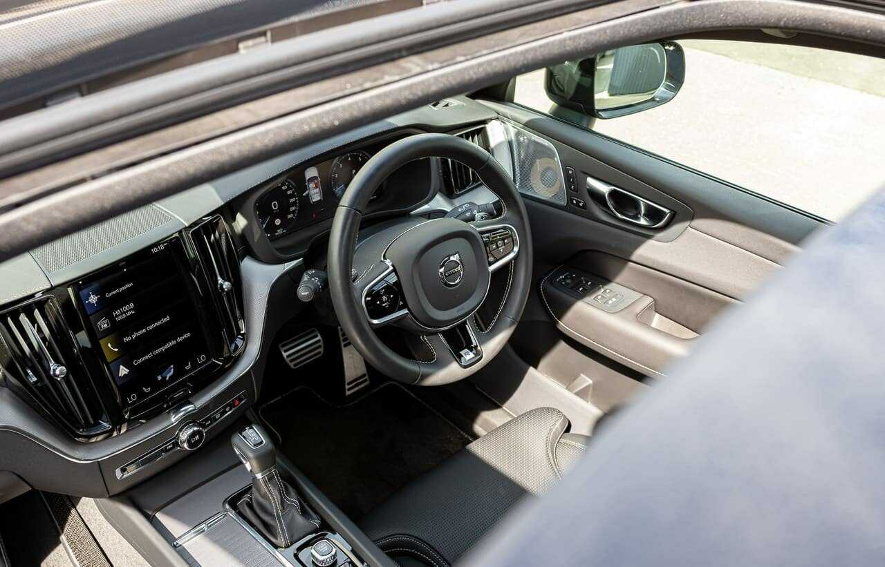 Volvo  XC60 T6 R-Design AWD
